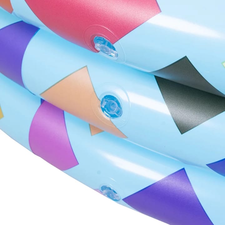 Rounded inflatable pool